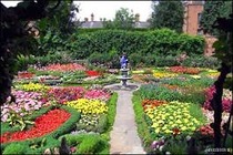 How can I use a huge flower bed and design the space ?