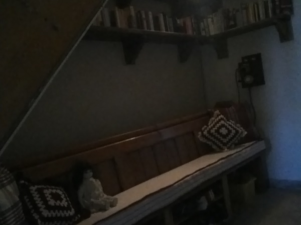 Instructions to make a piped pew cushion