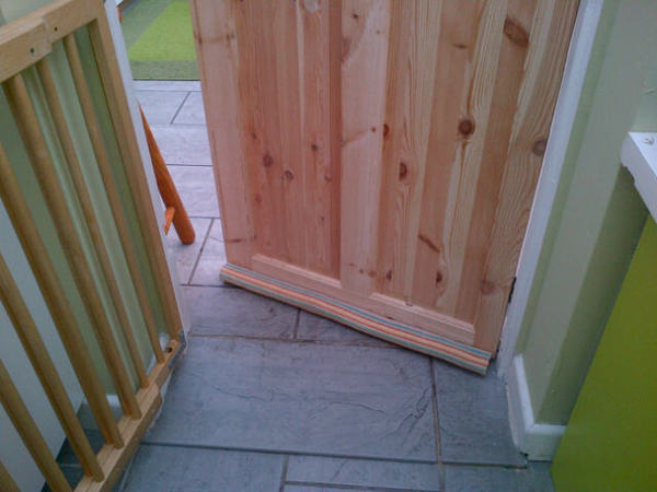 I have a new sewing table/area, wanna see?