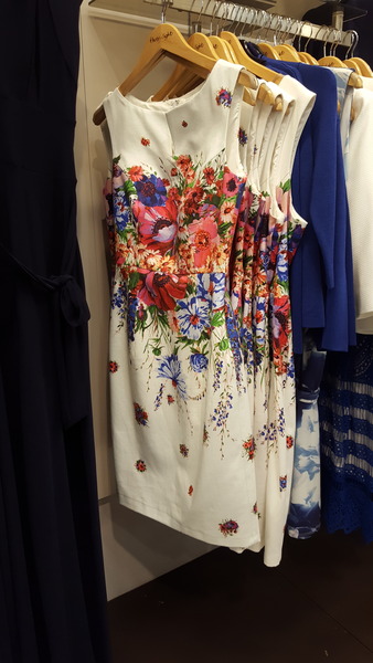 What are the rules for wedding guest dresses?