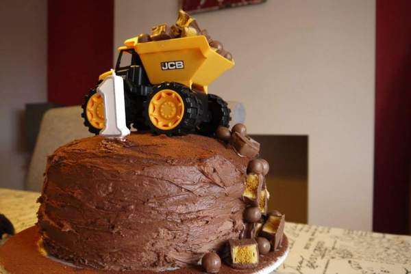 Would anyone enjoy a cake picture thread, for boasting?!