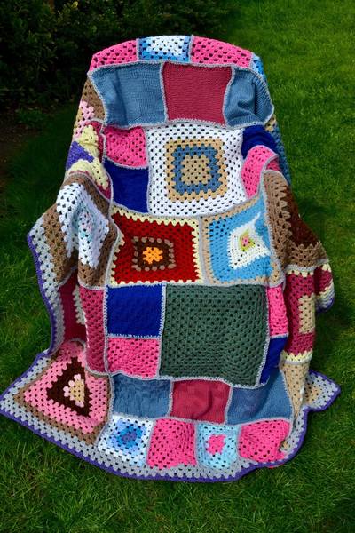 Woolly Hugs. Our Project to help refugees continues. One square, one blanket, a pair of gloves, one warm hat, one step at a time, really every little thing will help. All support welcome.