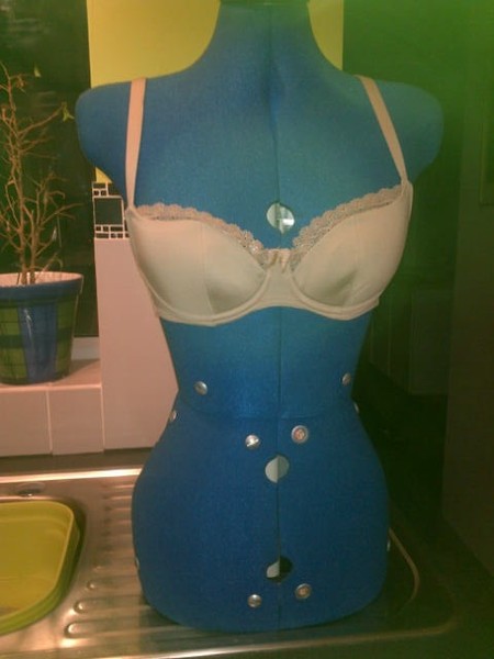 I have a new sewing table/area, wanna see?