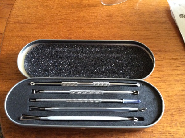 KLAXON - What is this - a spot or something else? Sporny pic included