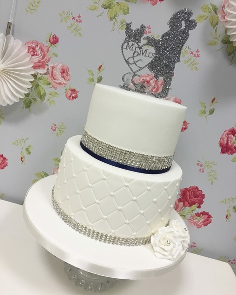 Cats on my wedding cake...