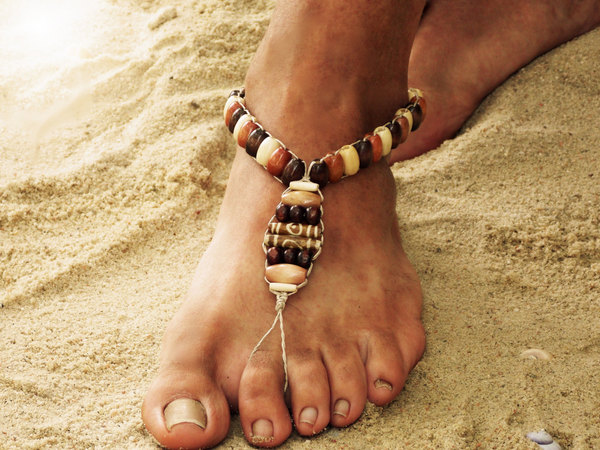 Does anyone else get a heeby jeeby feeling at the thought of wearing flip flops or sandals with a toe post?