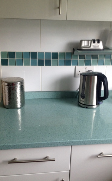 what colour worktops with white or cream units?