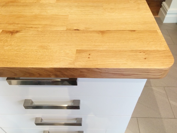 what colour worktops with white or cream units?