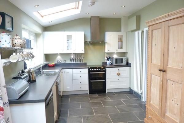 what colour worktops with white or cream units?