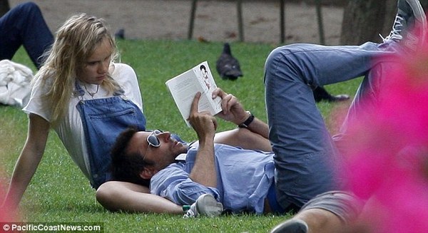 Tom Hiddleston dating Taylor Swift