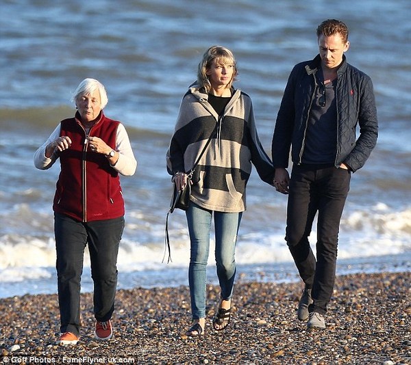 Tom Hiddleston dating Taylor Swift