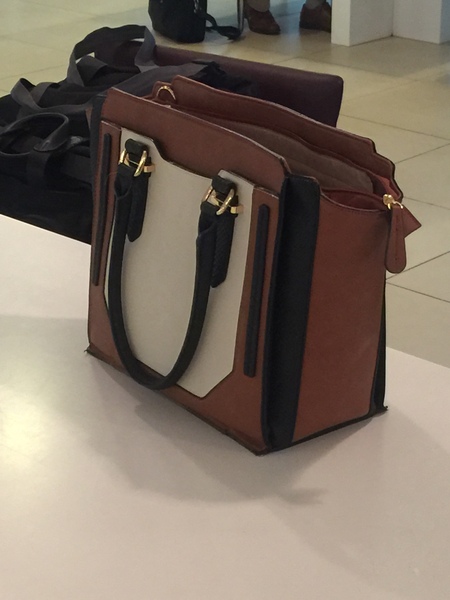 Please help me identify this handbag !