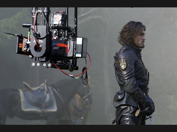 Swagger Inn. Thread 133. The one where Athos' trousers get even tighter...well one can hope.