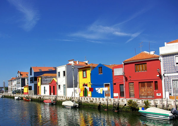 City/town on the coast