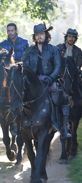 The Musketeers s3 ep2 - The One Where Aramis Falls Off The Wagon.  Repeatedly.  Well, I can hope can't I?  Swagger Inn Thread no. 132