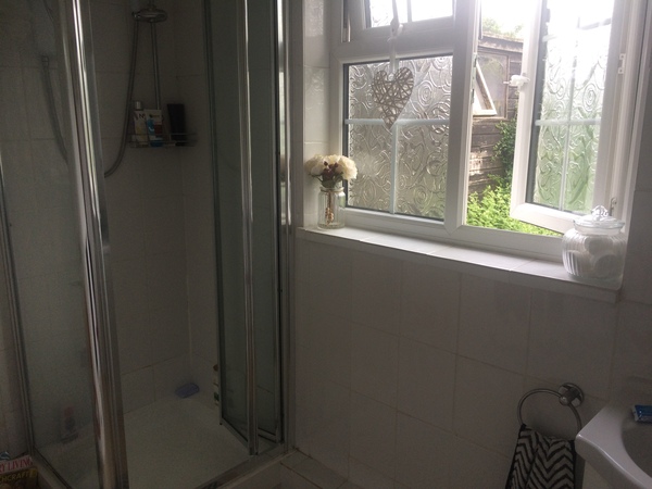 Help me decorate my bathroom