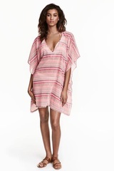 How do you look effortlessly beautiful by the pool?
