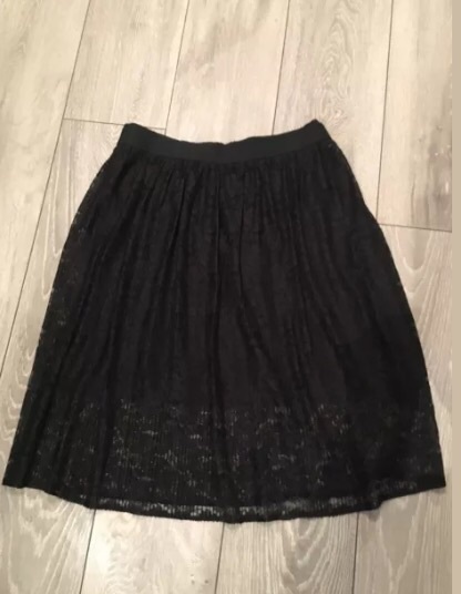 What can I wear with this skirt?