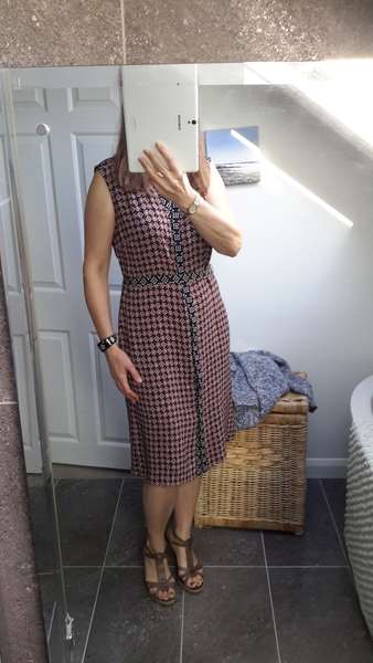 Anyone interested in a what are you wearing -with photos thread?