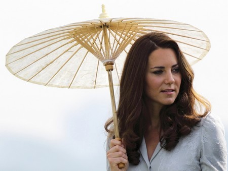 to buy a ladies' parasol and use it?