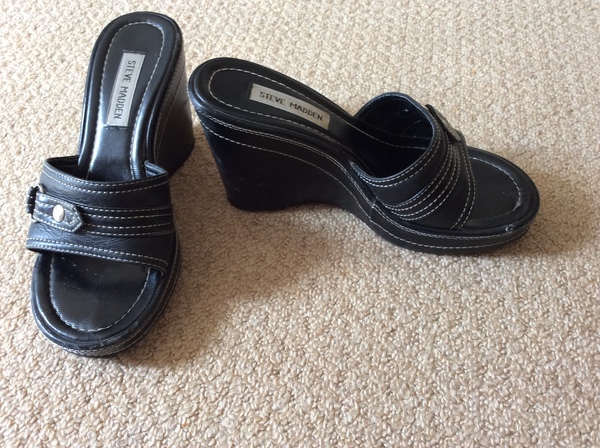 Anyone interested in a what are you wearing -with photos thread?