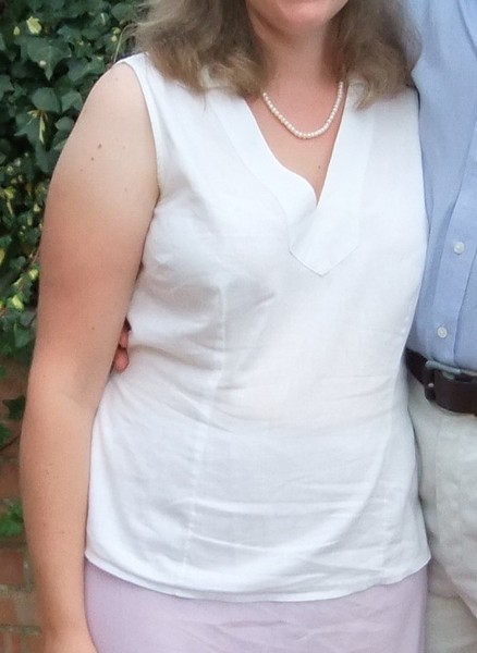 Non-buttoning, side-zip sleeveless blouse - does such a thing exist any more?
