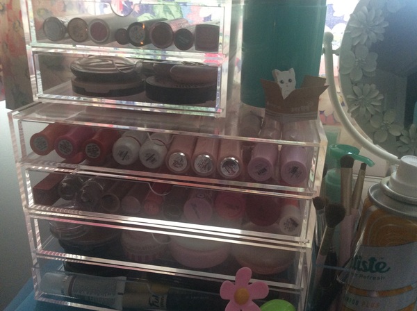 Show me your make up storage please
