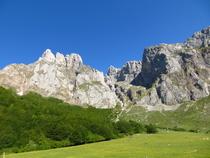 Spain/Italy lesser known places to stay/visit