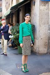 What colours go with brown leopard print?