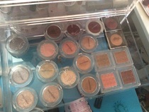 Show me your make up storage please