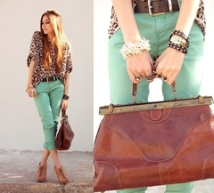 What colours go with brown leopard print?