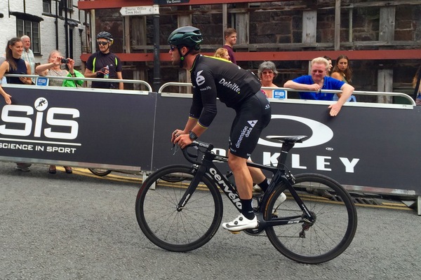 Vuelta A Espana 2016 the MN Peloton contemplates another glass of Rioja to go with the tapas