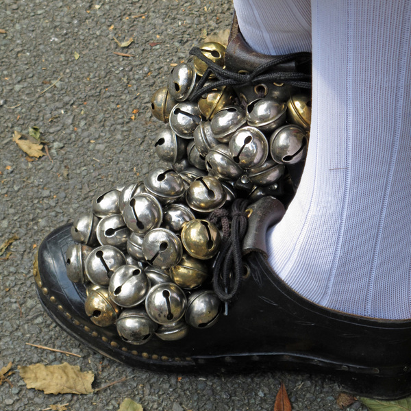 SIL and her jangley anklet
