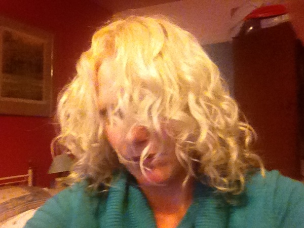 Dyeing hair blonde, is doing it yourself worth the risk?
