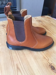 What do you wear with tan Chelsea boots?