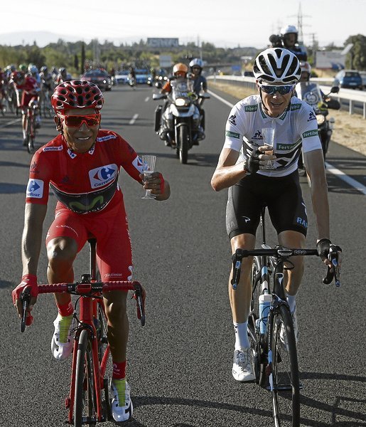 Vuelta A Espana 2016 the MN Peloton contemplates another glass of Rioja to go with the tapas