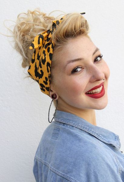 Does anyone wear the scarfs round their head with hair up style??