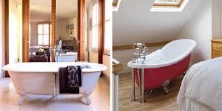 Free standing bath in bedroom