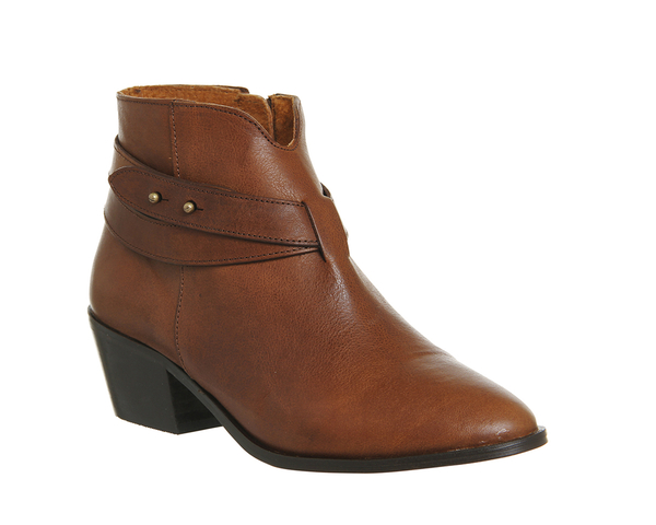 Flattering flat footwear to wear with skirts in the winter, an impossible dream?!
