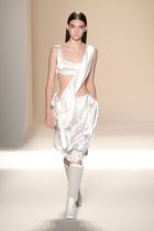 Victoria Beckham really suits this look