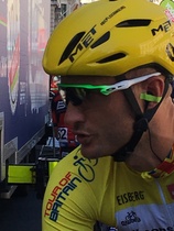 Vuelta A Espana 2016 the MN Peloton contemplates another glass of Rioja to go with the tapas