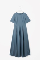 I am baffled by the popularity of Cos