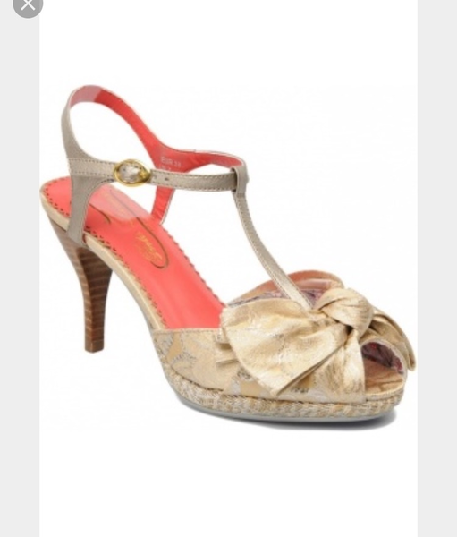 AIBU to show you these shoes? (Facebook selling shite)