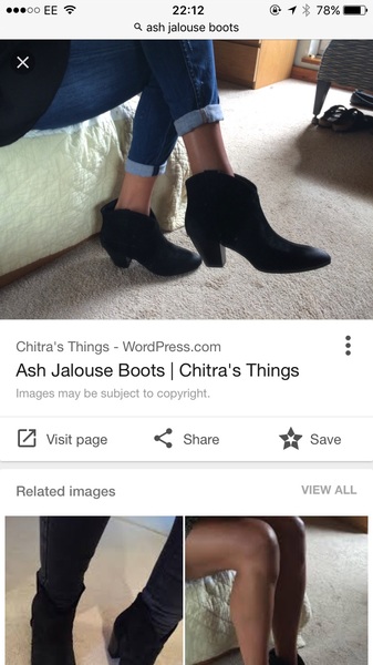 Ankle boots lower at the front