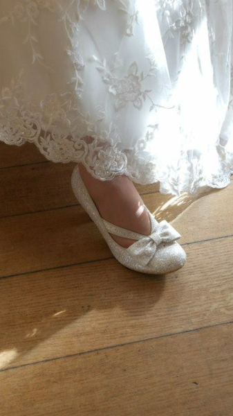 AIBU to show you these shoes? (Facebook selling shite)