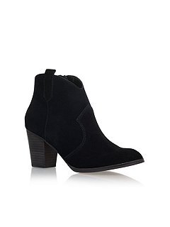 Shoe/Ankle boots for 'sturdy' legs (want to wear the opaque tights and skirt look)!