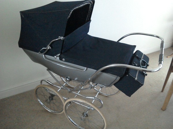 To buy an old Silvercross Heritage pram?