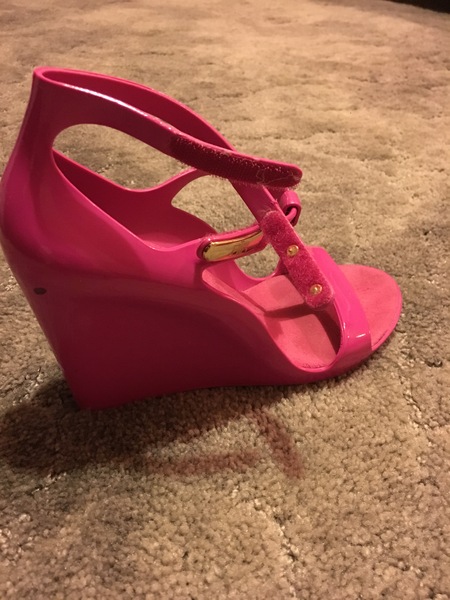 AIBU to show you these shoes? (Facebook selling shite)