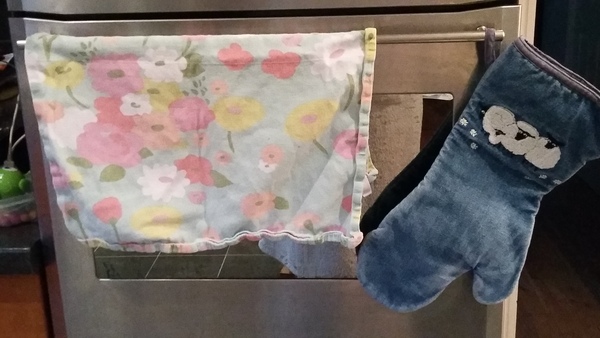 to not have oven gloves or tea towels that match the kitchen
