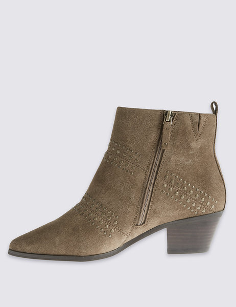 Heeled shoes with skinny jeggings